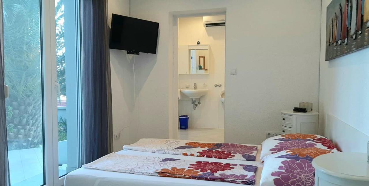 Helles Doppelzimmer Mit Bad, Terrasse Und Pool, Seperater Eingang, Liznjan, Istrien Exterior photo