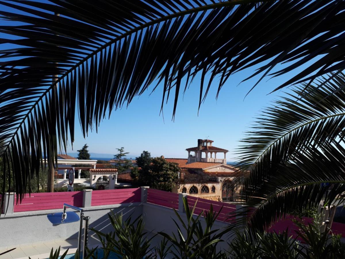 Helles Doppelzimmer Mit Bad, Terrasse Und Pool, Seperater Eingang, Liznjan, Istrien Exterior photo